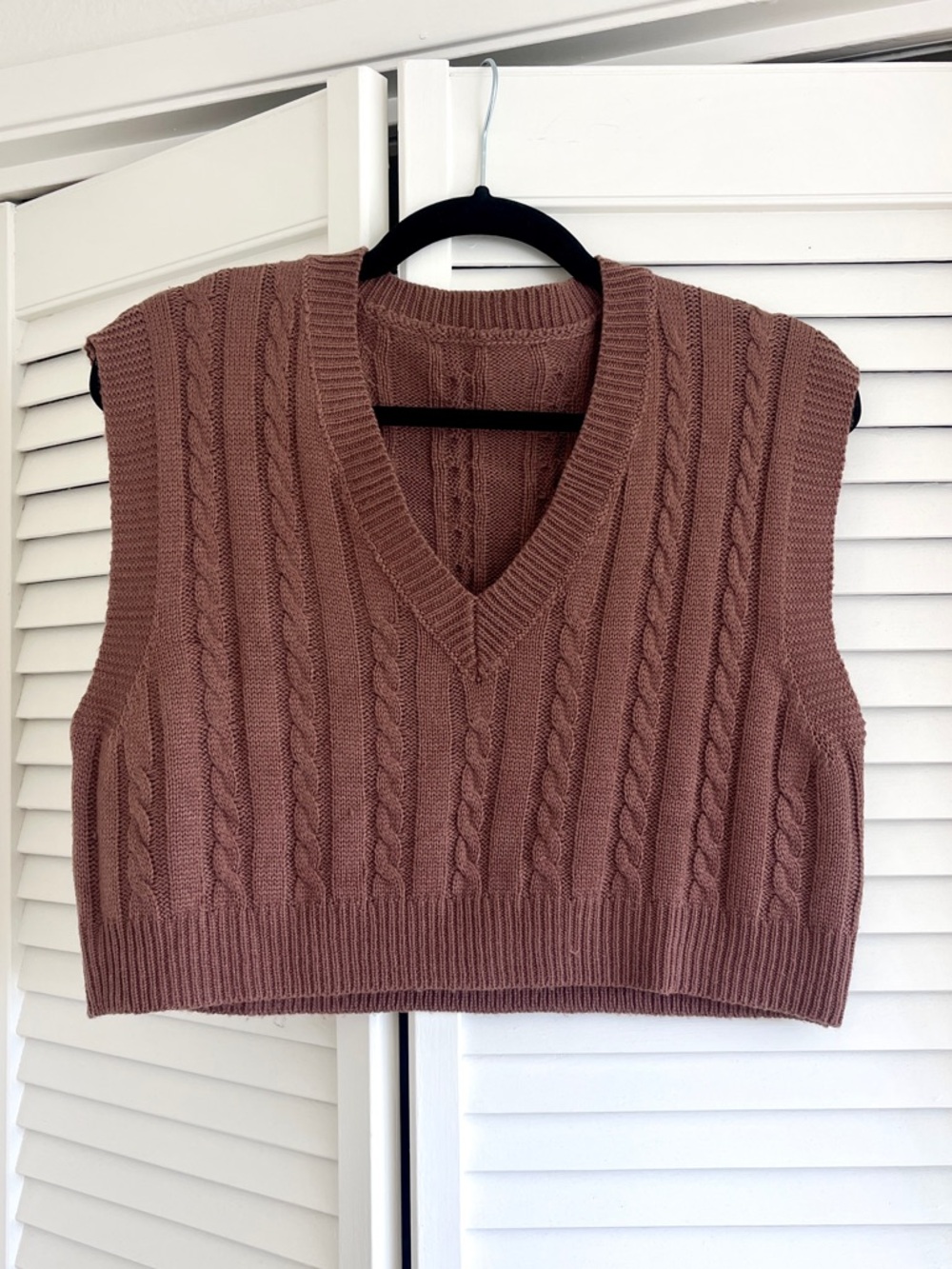 Cable Knit V-Neck Sleeveless Sweater Vest - brown
